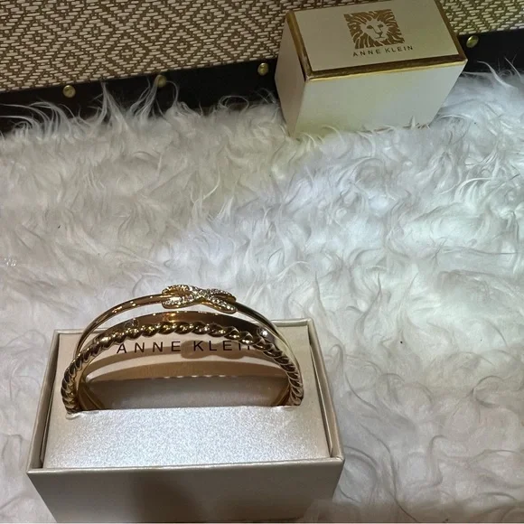 Anne Klein New in Box 3 Three Gold Tone Bracelets Bangles and In Gift Box - Picture 7 of 8
